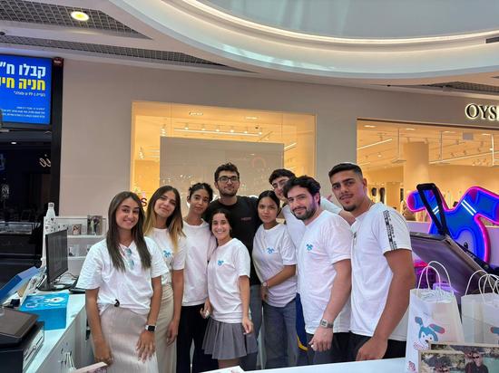 הסיפור של שוגיס ואיך התחלנו מגרביים עם פרצופים למותג מתנות בעיצוב אישי