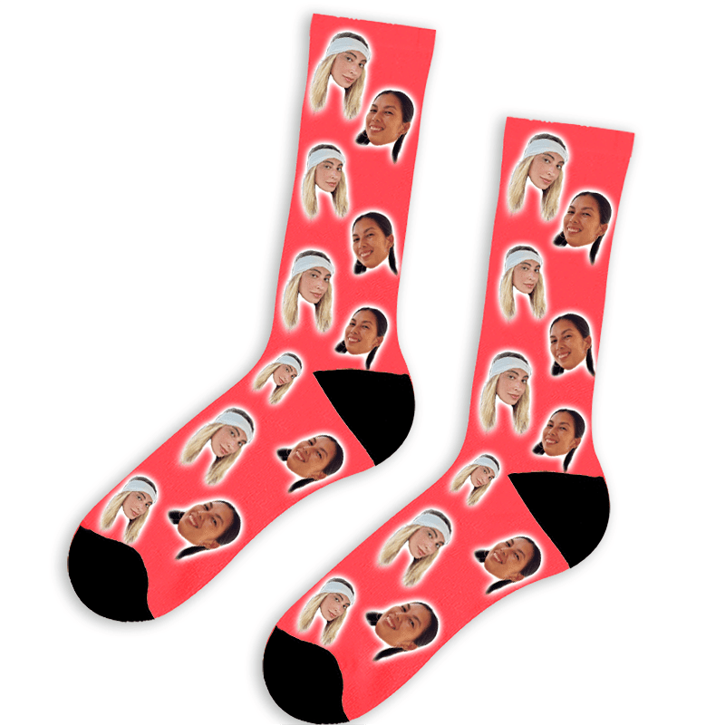 גרביים עם פרצופים | שוגיס - 15 דק׳ בסניף