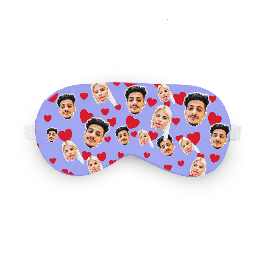 כיסוי עיניים עם לבבות | שוגיס - מסכת שינה ממותגת